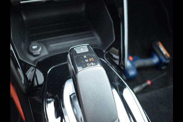 Peugeot e-208 EV GT Pack 50 kWh 3 FASE | PANODAK | ACHTERUITRIJCAMERA MET SENSOREN | NAVI & CARPLAY | E.C.C. |