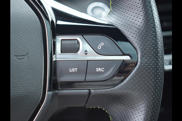 Peugeot e-208 EV GT Pack 50 kWh 3 FASE | PANODAK | ACHTERUITRIJCAMERA MET SENSOREN | NAVI & CARPLAY | E.C.C. |