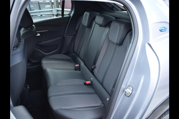 Peugeot e-208 EV Allure 50 kWh 3 FASE | NAVIGATIE & CARPLAY | PARKEERSENSOREN | E.C.C. | Peugeot e-208 EV Allure 50 kWh 3 FASE | NAVIGATIE & CARPLAY | PARKEERSENSOREN | E.C.C. |