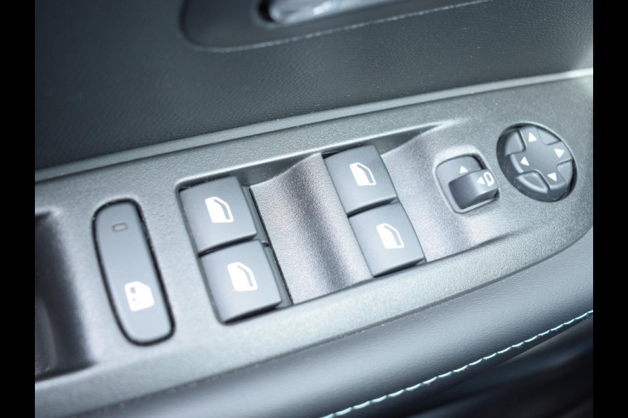 Peugeot e-208 EV Allure 50 kWh 3 FASE | NAVIGATIE & CARPLAY | PARKEERSENSOREN | E.C.C. | Peugeot e-208 EV Allure 50 kWh 3 FASE | NAVIGATIE & CARPLAY | PARKEERSENSOREN | E.C.C. |