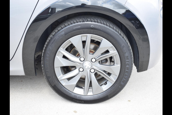 Peugeot e-208 EV Allure 50 kWh 3 FASE | NAVIGATIE & CARPLAY | PARKEERSENSOREN | E.C.C. | Peugeot e-208 EV Allure 50 kWh 3 FASE | NAVIGATIE & CARPLAY | PARKEERSENSOREN | E.C.C. |