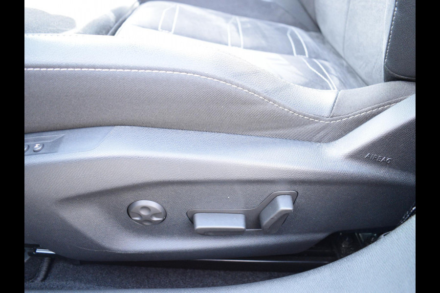 Opel Astra Sports Tourer 1.2 Ultimate SCHUIF- KANTELDAK | ELEKTRISCHE STOELBEDIENING | CAMERA MET SENSOREN |