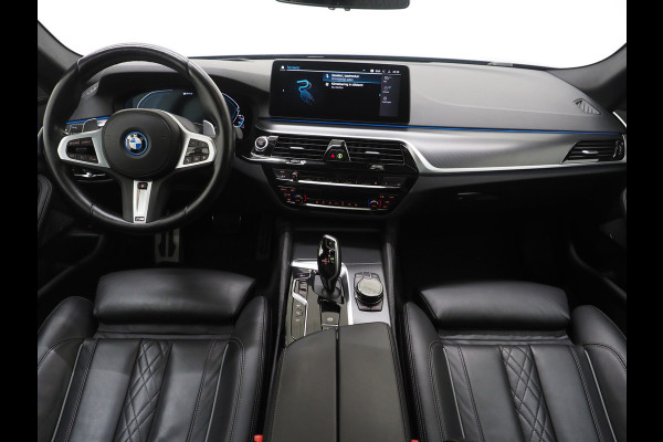 BMW 5 Serie Touring 520e M Sport Shadow | Panoramadak | Harman/Kardon | 360 | Keyless | Head Up | Trekhaak