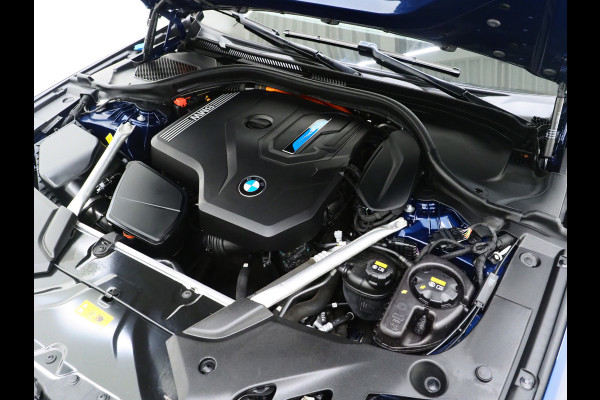 BMW 5 Serie Touring 520e M Sport Shadow | Panoramadak | Harman/Kardon | 360 | Keyless | Head Up | Trekhaak