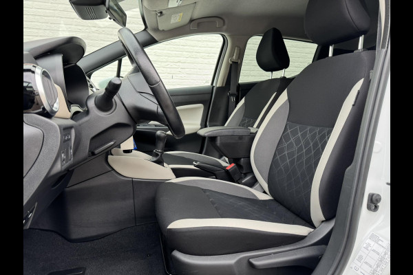 Nissan Micra 0.9 IG-T N-Connecta Cruise control Climate control Navigatie DAB Bluetooth Parkeersensor Nissan Micra 0.9 IG-T N-Connecta Cruise control Climate control Navigatie DAB Bluetooth Parkeersensor