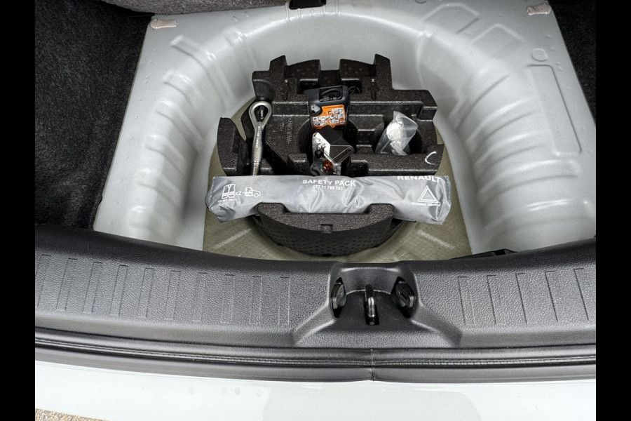 Nissan Micra 0.9 IG-T N-Connecta Cruise control Climate control Navigatie DAB Bluetooth Parkeersensor Nissan Micra 0.9 IG-T N-Connecta Cruise control Climate control Navigatie DAB Bluetooth Parkeersensor