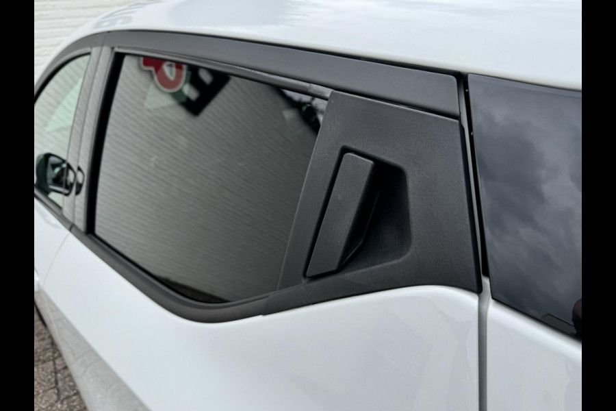 Nissan Micra 0.9 IG-T N-Connecta Cruise control Climate control Navigatie DAB Bluetooth Parkeersensor Nissan Micra 0.9 IG-T N-Connecta Cruise control Climate control Navigatie DAB Bluetooth Parkeersensor