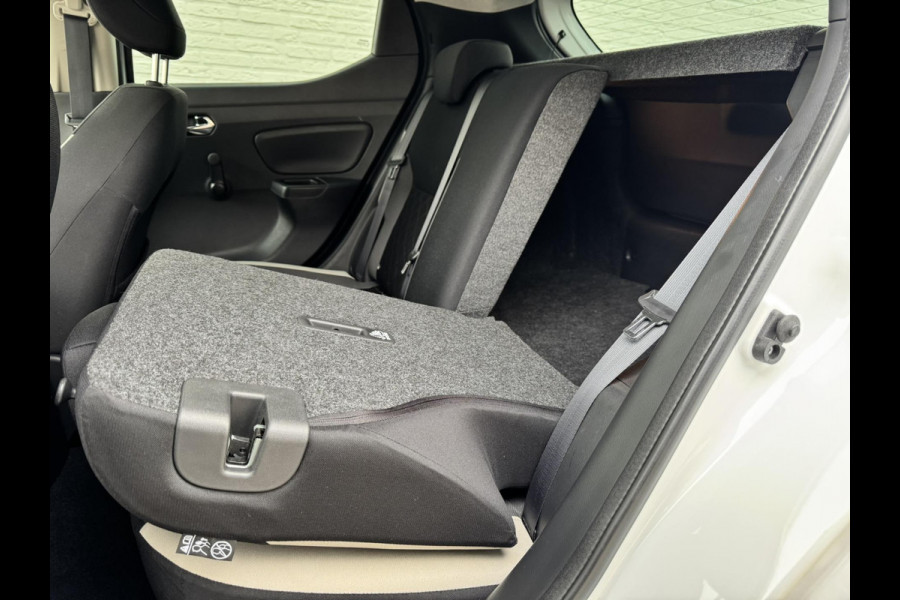 Nissan Micra 0.9 IG-T N-Connecta Cruise control Climate control Navigatie DAB Bluetooth Parkeersensor Nissan Micra 0.9 IG-T N-Connecta Cruise control Climate control Navigatie DAB Bluetooth Parkeersensor