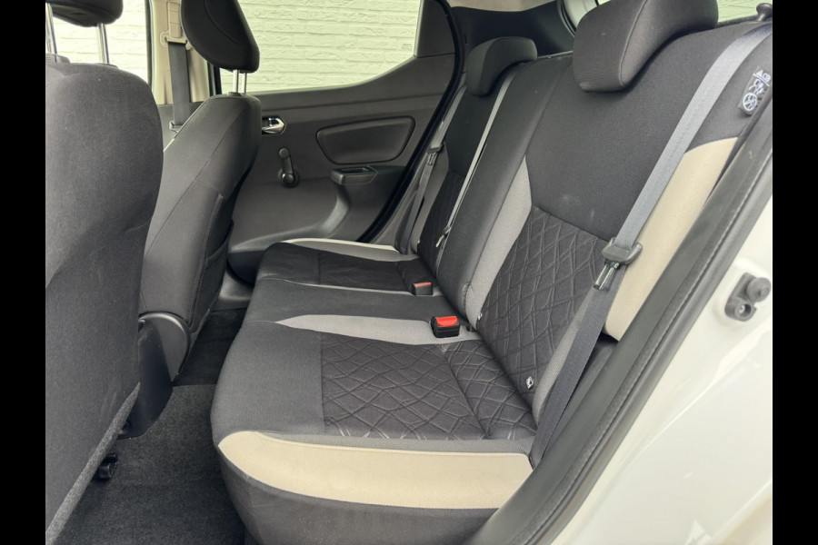 Nissan Micra 0.9 IG-T N-Connecta Cruise control Climate control Navigatie DAB Bluetooth Parkeersensor Nissan Micra 0.9 IG-T N-Connecta Cruise control Climate control Navigatie DAB Bluetooth Parkeersensor