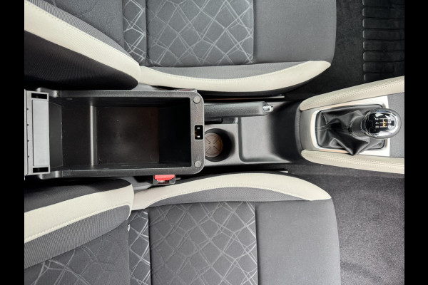 Nissan Micra 0.9 IG-T N-Connecta Cruise control Climate control Navigatie DAB Bluetooth Parkeersensor Nissan Micra 0.9 IG-T N-Connecta Cruise control Climate control Navigatie DAB Bluetooth Parkeersensor