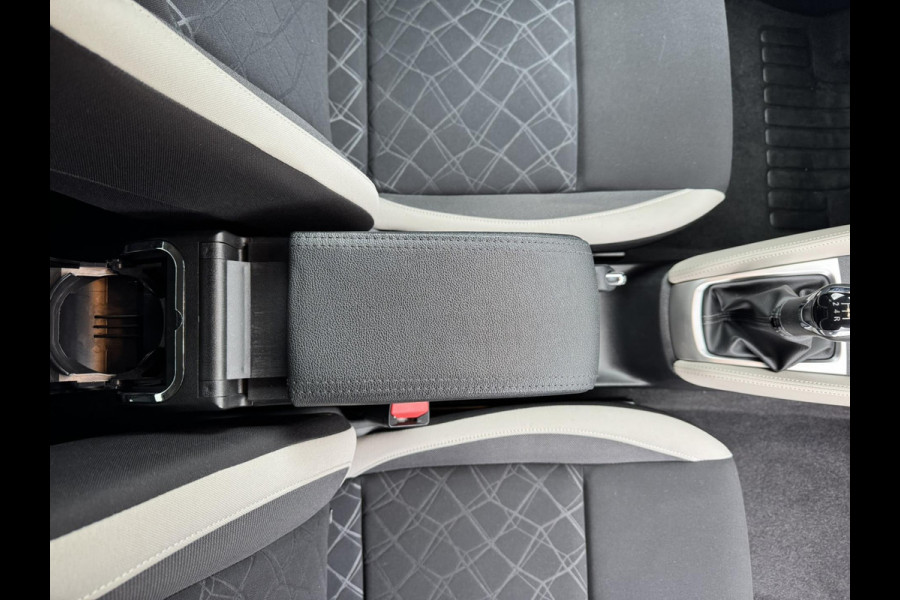 Nissan Micra 0.9 IG-T N-Connecta Cruise control Climate control Navigatie DAB Bluetooth Parkeersensor Nissan Micra 0.9 IG-T N-Connecta Cruise control Climate control Navigatie DAB Bluetooth Parkeersensor