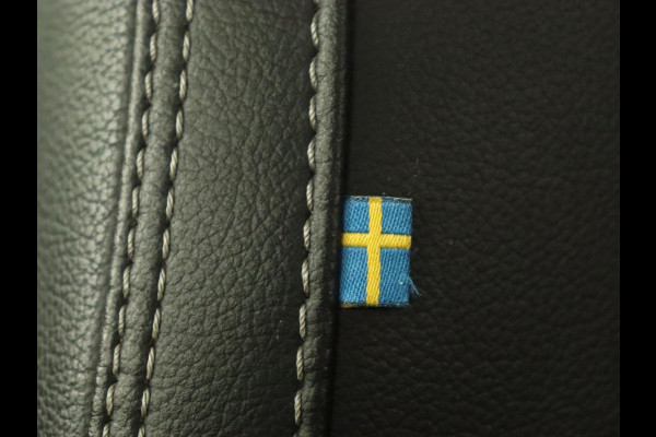 Volvo XC40 2.0 T4 Inscription | Panoramadak | Leder | Trekhaak | Stoelverwarming | Camera | Adaptive cruise | Keyless | Navigatie | 19'' lichtmetalen velgen Volvo XC40 2.0 T4 Inscription | Panoramadak | Leder | Trekhaak | Stoelverwarming | Camera | Adaptive cruise | Keyless | Navigatie | 19'' lichtmetalen velgen