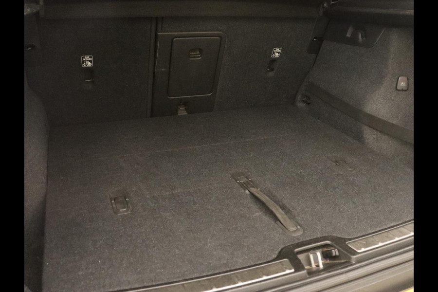 Volvo XC40 2.0 T4 Inscription | Panoramadak | Leder | Trekhaak | Stoelverwarming | Camera | Adaptive cruise | Keyless | Navigatie | 19'' lichtmetalen velgen Volvo XC40 2.0 T4 Inscription | Panoramadak | Leder | Trekhaak | Stoelverwarming | Camera | Adaptive cruise | Keyless | Navigatie | 19'' lichtmetalen velgen