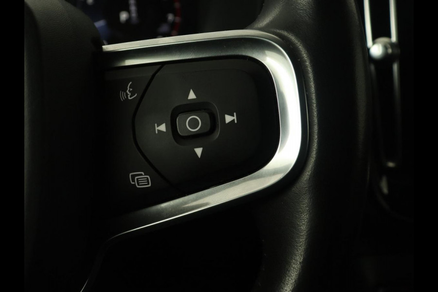 Volvo XC40 2.0 T4 Inscription | Panoramadak | Leder | Trekhaak | Stoelverwarming | Camera | Adaptive cruise | Keyless | Navigatie | 19'' lichtmetalen velgen Volvo XC40 2.0 T4 Inscription | Panoramadak | Leder | Trekhaak | Stoelverwarming | Camera | Adaptive cruise | Keyless | Navigatie | 19'' lichtmetalen velgen