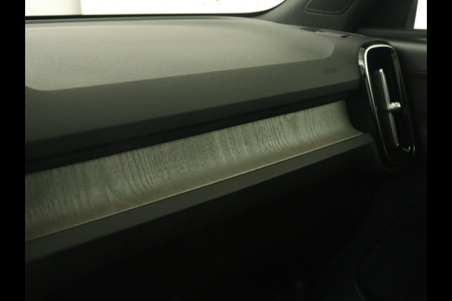 Volvo XC40 2.0 T4 Inscription | Panoramadak | Leder | Trekhaak | Stoelverwarming | Camera | Adaptive cruise | Keyless | Navigatie | 19'' lichtmetalen velgen Volvo XC40 2.0 T4 Inscription | Panoramadak | Leder | Trekhaak | Stoelverwarming | Camera | Adaptive cruise | Keyless | Navigatie | 19'' lichtmetalen velgen