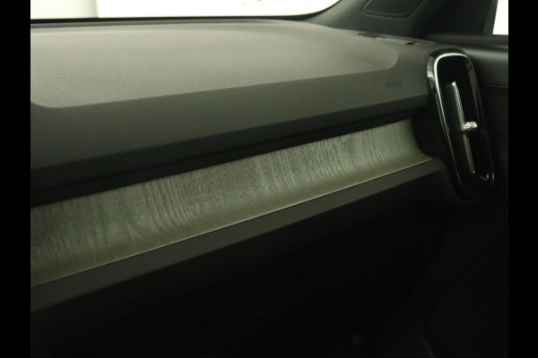 Volvo XC40 2.0 T4 Inscription | Panoramadak | Leder | Trekhaak | Stoelverwarming | Camera | Adaptive cruise | Keyless | Navigatie | 19'' lichtmetalen velgen Volvo XC40 2.0 T4 Inscription | Panoramadak | Leder | Trekhaak | Stoelverwarming | Camera | Adaptive cruise | Keyless | Navigatie | 19'' lichtmetalen velgen