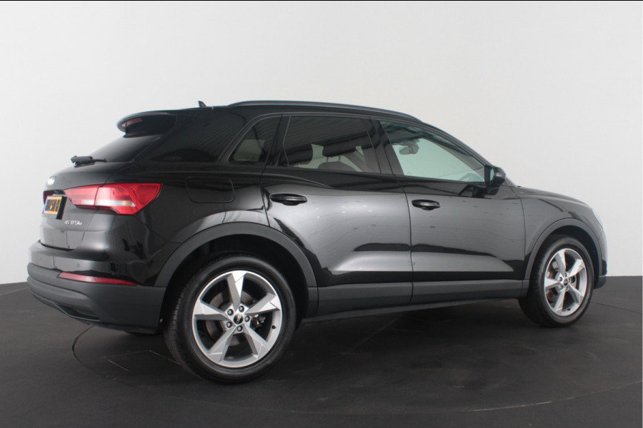 Audi Q3 45 TFSI e edition > 245pk/Leer/19inch/keyless/Stoelverwarming/Plug in-hybride... Audi Q3 45 TFSI e edition > 245pk/Leer/19inch/keyless/Stoelverwarming/Plug in-hybride...