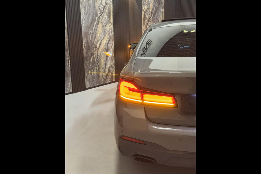 BMW 5 Serie 530e 50 Jahre M Edition|Open dak|Laser Lights|BOMVOL