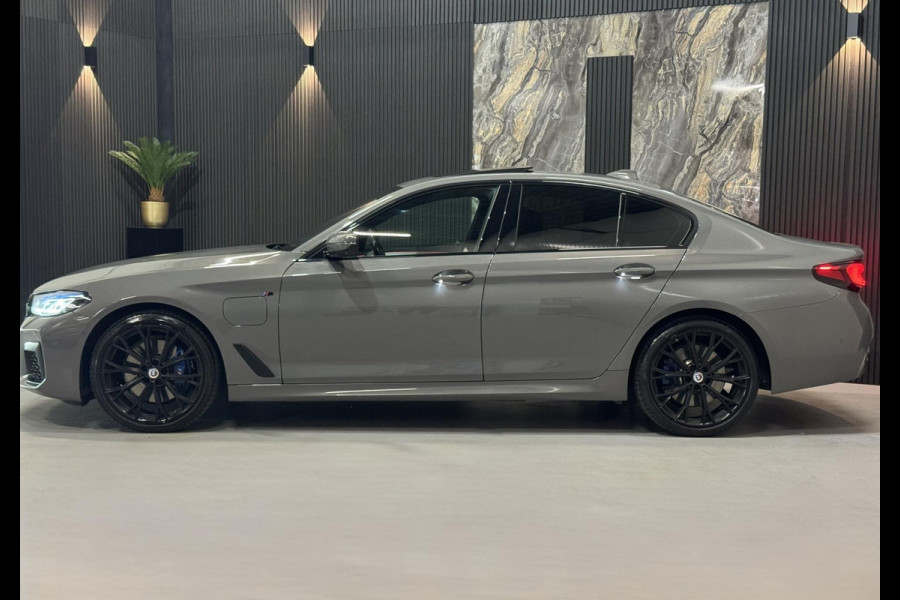 BMW 5 Serie 530e 50 Jahre M Edition|Open dak|Laser Lights|BOMVOL