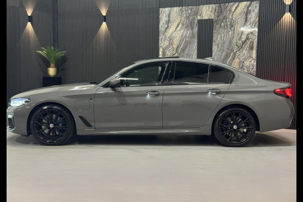 BMW 5 Serie 530e 50 Jahre M Edition|Open dak|Laser Lights|BOMVOL