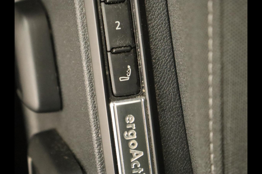 Volkswagen Golf 1.4 eHybrid Style | Massage | Carplay | Memory | Navigatie | Adaptive cruise | Parkeerhulp | Sfeerverlichting | Full LED | PHEV | Plug In Volkswagen Golf 1.4 eHybrid Style | Massage | Carplay | Memory | Navigatie | Adaptive cruise | Parkeerhulp | Sfeerverlichting | Full LED | PHEV | Plug In