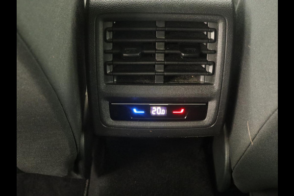 Volkswagen Golf 1.4 eHybrid Style | Massage | Carplay | Memory | Navigatie | Adaptive cruise | Parkeerhulp | Sfeerverlichting | Full LED | PHEV | Plug In Volkswagen Golf 1.4 eHybrid Style | Massage | Carplay | Memory | Navigatie | Adaptive cruise | Parkeerhulp | Sfeerverlichting | Full LED | PHEV | Plug In