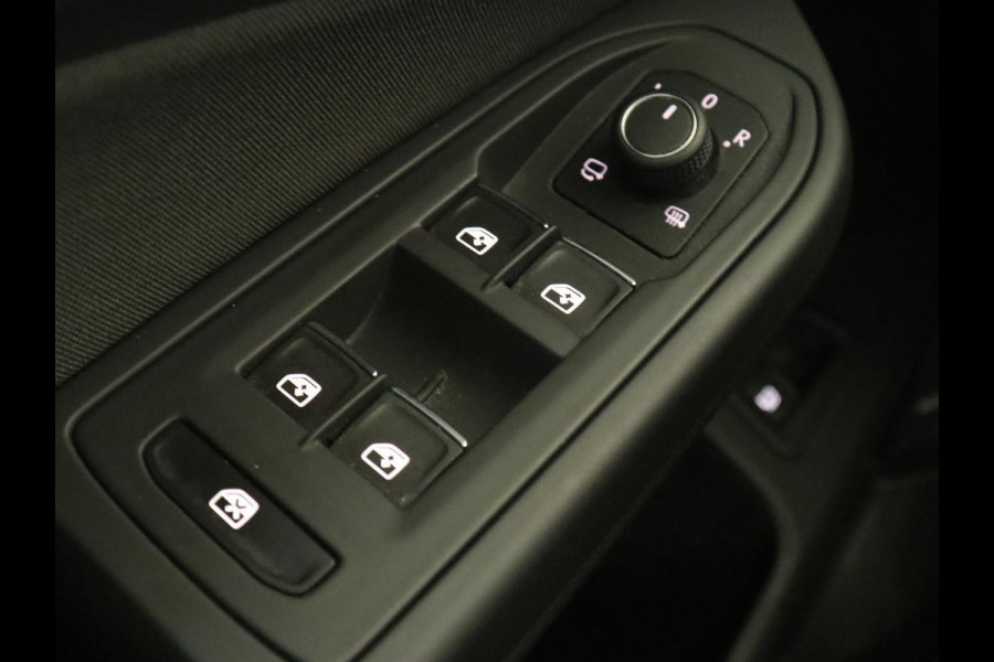 Volkswagen Golf 1.4 eHybrid Style | Massage | Carplay | Memory | Navigatie | Adaptive cruise | Parkeerhulp | Sfeerverlichting | Full LED | PHEV | Plug In Volkswagen Golf 1.4 eHybrid Style | Massage | Carplay | Memory | Navigatie | Adaptive cruise | Parkeerhulp | Sfeerverlichting | Full LED | PHEV | Plug In