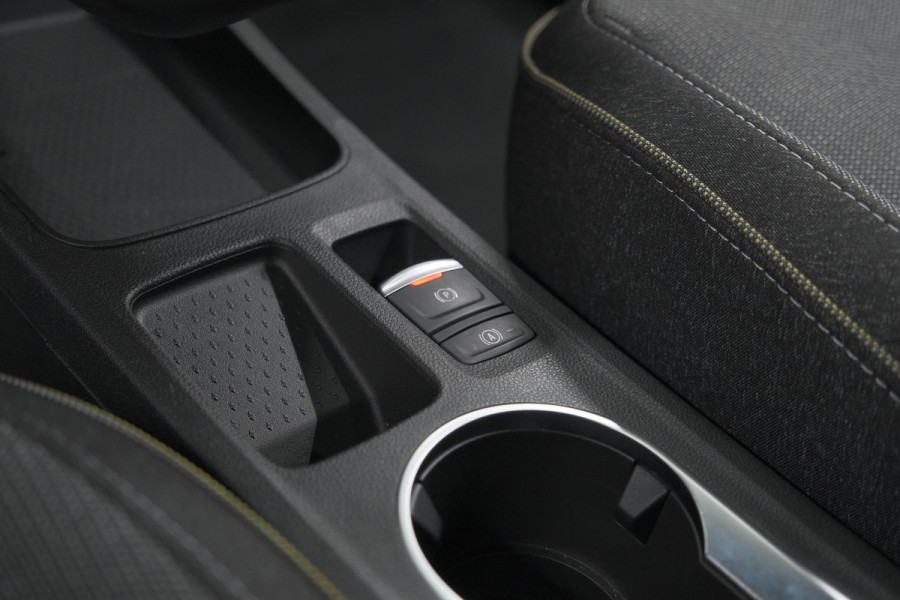 Renault Captur Mild Hybrid 160 EDC Techno | Pack Winter | Camera | Adaptieve Cruise Control | Apple Carplay Renault Captur Mild Hybrid 160 EDC Techno | Pack Winter | Camera | Adaptieve Cruise Control | Apple Carplay
