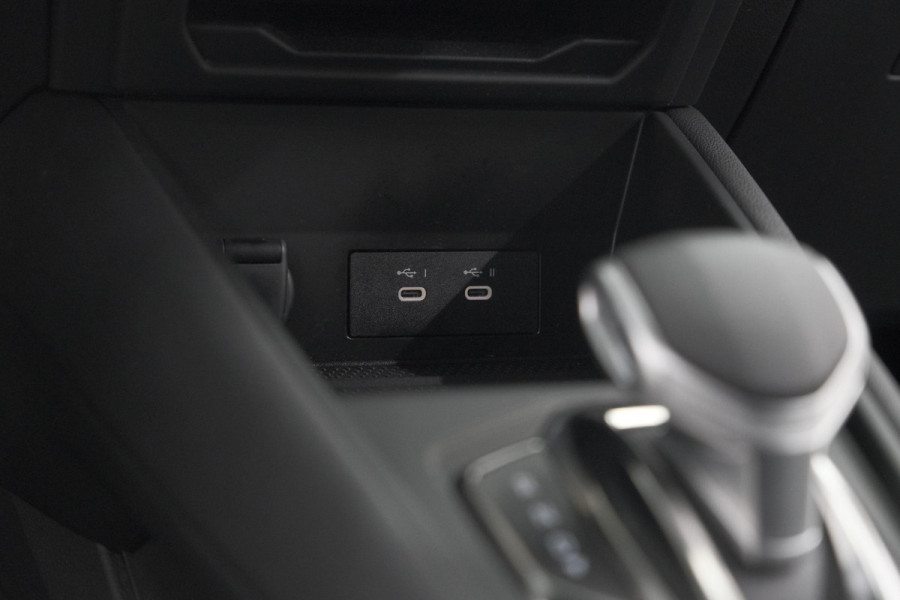 Renault Captur Mild Hybrid 160 EDC Techno | Pack Winter | Camera | Adaptieve Cruise Control | Apple Carplay Renault Captur Mild Hybrid 160 EDC Techno | Pack Winter | Camera | Adaptieve Cruise Control | Apple Carplay