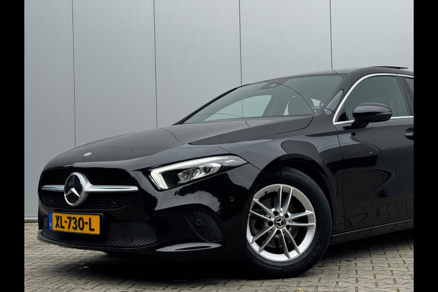 Mercedes-Benz A-Klasse A180 BUSINESS SOLUTION STOELVERWARMING FULL SCREEN NEDERLANDSE AUTO TREKHAAK NAP EERSTE EIGENAAR