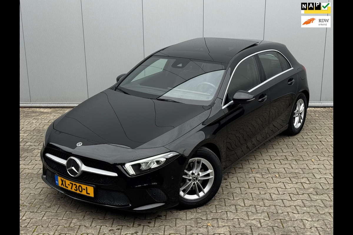 Mercedes-Benz A-Klasse A180 BUSINESS SOLUTION STOELVERWARMING FULL SCREEN NEDERLANDSE AUTO TREKHAAK NAP EERSTE EIGENAAR