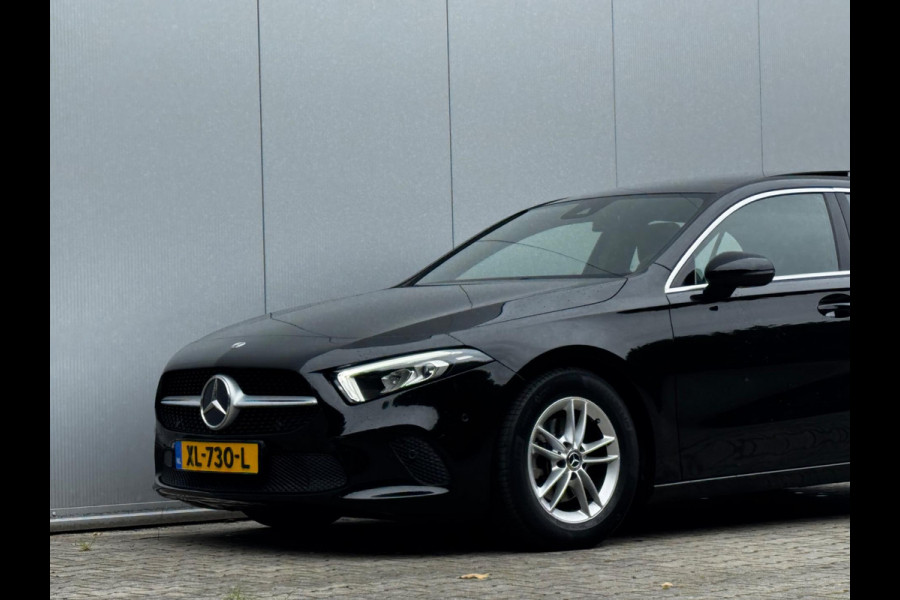 Mercedes-Benz A-Klasse A180 BUSINESS SOLUTION STOELVERWARMING FULL SCREEN NEDERLANDSE AUTO TREKHAAK NAP EERSTE EIGENAAR