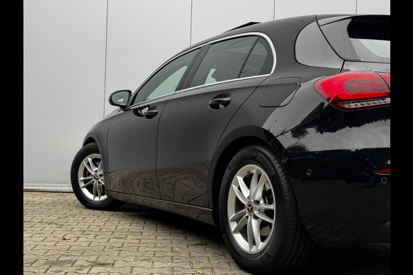 Mercedes-Benz A-Klasse A180 BUSINESS SOLUTION STOELVERWARMING FULL SCREEN NEDERLANDSE AUTO TREKHAAK NAP EERSTE EIGENAAR