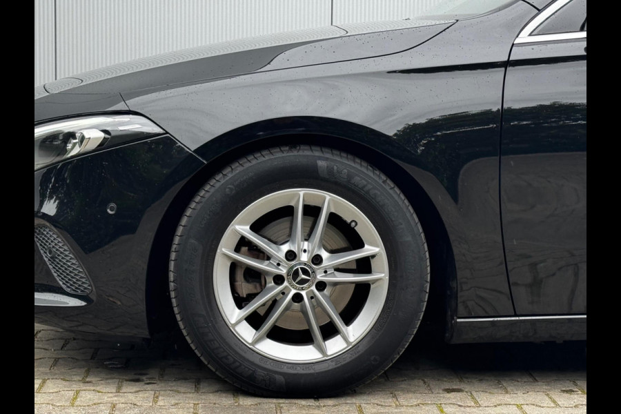 Mercedes-Benz A-Klasse A180 BUSINESS SOLUTION STOELVERWARMING FULL SCREEN NEDERLANDSE AUTO TREKHAAK NAP EERSTE EIGENAAR