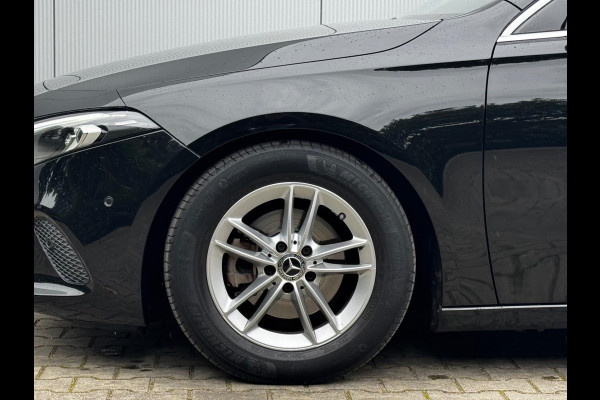 Mercedes-Benz A-Klasse A180 BUSINESS SOLUTION STOELVERWARMING FULL SCREEN NEDERLANDSE AUTO TREKHAAK NAP EERSTE EIGENAAR