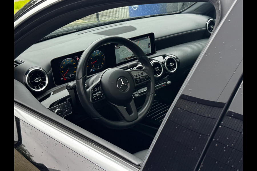 Mercedes-Benz A-Klasse A180 BUSINESS SOLUTION STOELVERWARMING FULL SCREEN NEDERLANDSE AUTO TREKHAAK NAP EERSTE EIGENAAR