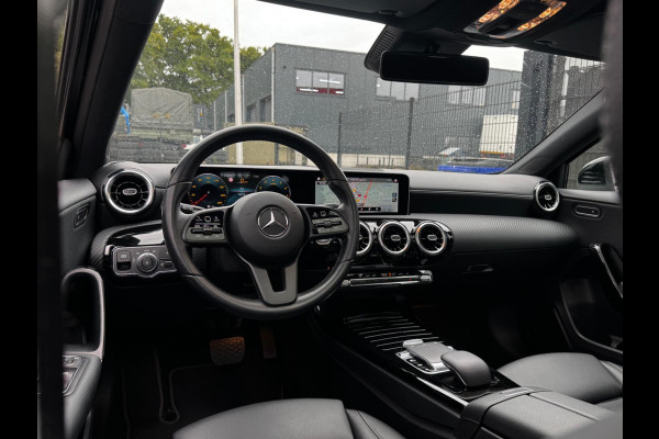 Mercedes-Benz A-Klasse A180 BUSINESS SOLUTION STOELVERWARMING FULL SCREEN NEDERLANDSE AUTO TREKHAAK NAP EERSTE EIGENAAR