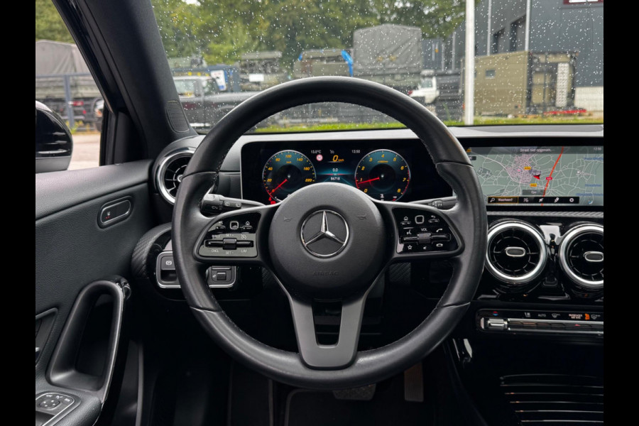 Mercedes-Benz A-Klasse A180 BUSINESS SOLUTION STOELVERWARMING FULL SCREEN NEDERLANDSE AUTO TREKHAAK NAP EERSTE EIGENAAR