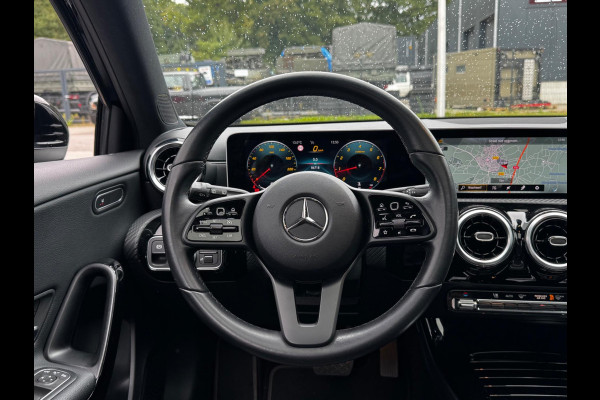 Mercedes-Benz A-Klasse A180 BUSINESS SOLUTION STOELVERWARMING FULL SCREEN NEDERLANDSE AUTO TREKHAAK NAP EERSTE EIGENAAR