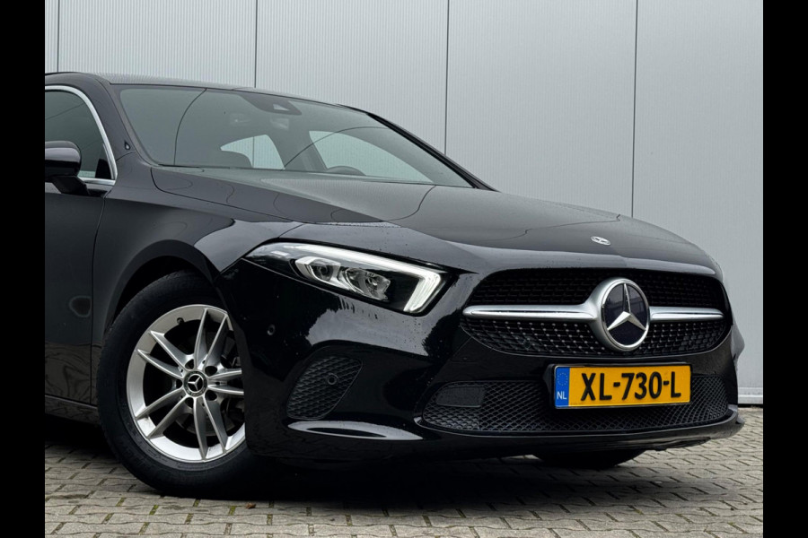 Mercedes-Benz A-Klasse A180 BUSINESS SOLUTION STOELVERWARMING FULL SCREEN NEDERLANDSE AUTO TREKHAAK NAP EERSTE EIGENAAR