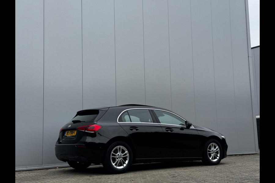 Mercedes-Benz A-Klasse A180 BUSINESS SOLUTION STOELVERWARMING FULL SCREEN NEDERLANDSE AUTO TREKHAAK NAP EERSTE EIGENAAR