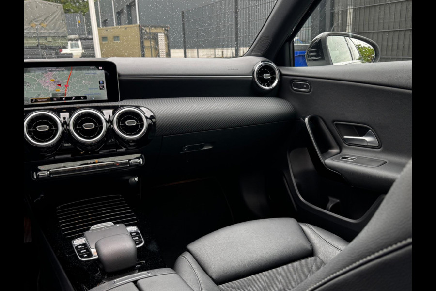 Mercedes-Benz A-Klasse A180 BUSINESS SOLUTION STOELVERWARMING FULL SCREEN NEDERLANDSE AUTO TREKHAAK NAP EERSTE EIGENAAR