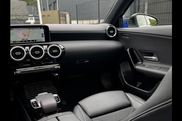 Mercedes-Benz A-Klasse A180 BUSINESS SOLUTION STOELVERWARMING FULL SCREEN NEDERLANDSE AUTO TREKHAAK NAP EERSTE EIGENAAR