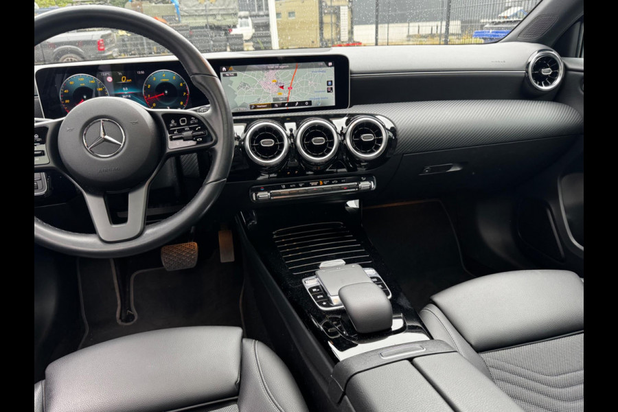 Mercedes-Benz A-Klasse A180 BUSINESS SOLUTION STOELVERWARMING FULL SCREEN NEDERLANDSE AUTO TREKHAAK NAP EERSTE EIGENAAR