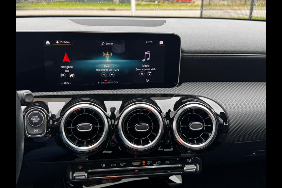 Mercedes-Benz A-Klasse A180 BUSINESS SOLUTION STOELVERWARMING FULL SCREEN NEDERLANDSE AUTO TREKHAAK NAP EERSTE EIGENAAR