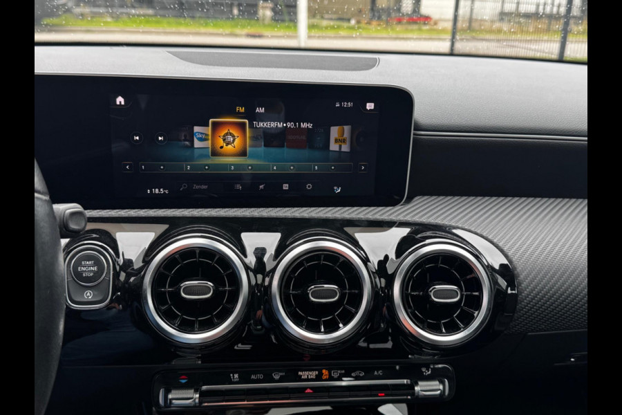 Mercedes-Benz A-Klasse A180 BUSINESS SOLUTION STOELVERWARMING FULL SCREEN NEDERLANDSE AUTO TREKHAAK NAP EERSTE EIGENAAR
