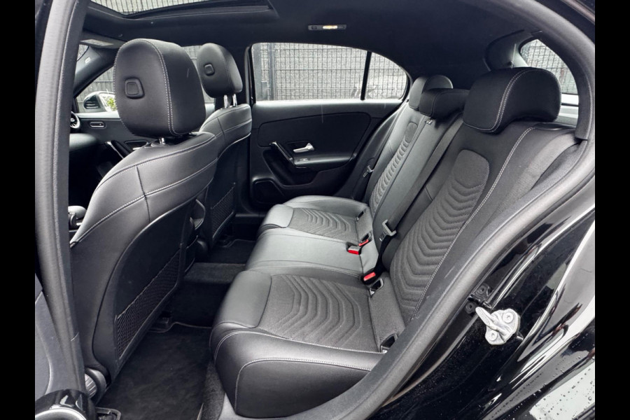 Mercedes-Benz A-Klasse A180 BUSINESS SOLUTION STOELVERWARMING FULL SCREEN NEDERLANDSE AUTO TREKHAAK NAP EERSTE EIGENAAR