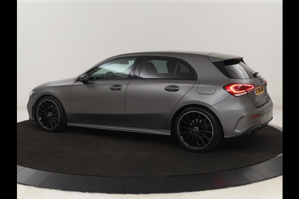 Mercedes-Benz A-Klasse 180 Business Solution AMG | Panoramadak | Stoelverwarming | Leder/Alcantara | Camera | Navigatie | Widescreen | Designo Mountaingrijs Magno