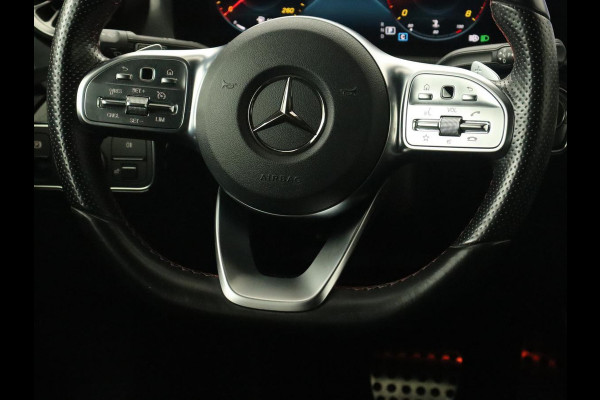 Mercedes-Benz A-Klasse 180 Business Solution AMG | Panoramadak | Stoelverwarming | Leder/Alcantara | Camera | Navigatie | Widescreen | Designo Mountaingrijs Magno