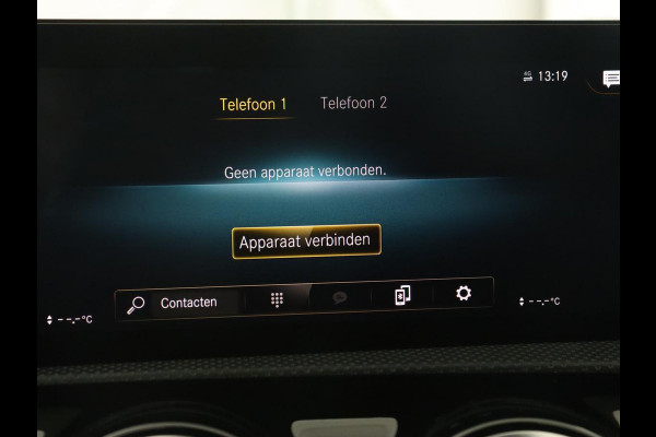 Mercedes-Benz A-Klasse 180 Business Solution AMG | Panoramadak | Stoelverwarming | Leder/Alcantara | Camera | Navigatie | Widescreen | Designo Mountaingrijs Magno